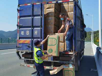 惠清高速突發(fā)貨物灑落事故，運(yùn)輸設(shè)備租賃服務(wù)緊急馳援