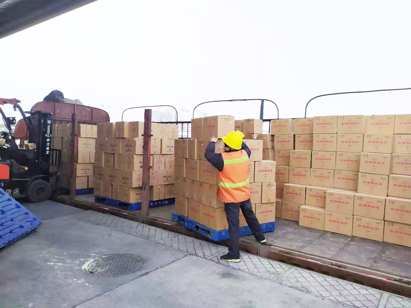 倉庫搬運(yùn)工 負(fù)重前行的物流基石